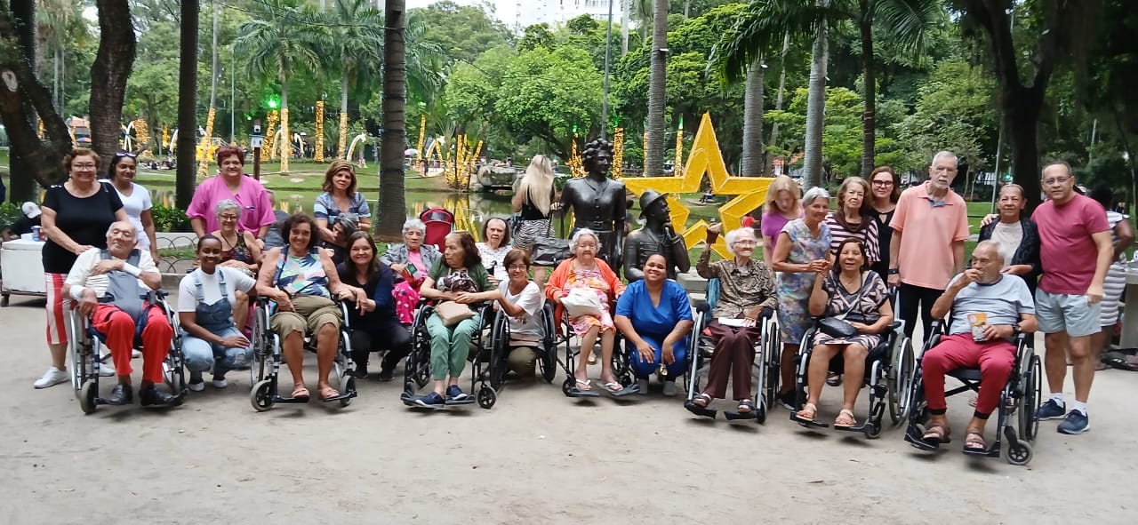 Vários idosos felizes da Casa de Repouso Rede Sênior Icaraí